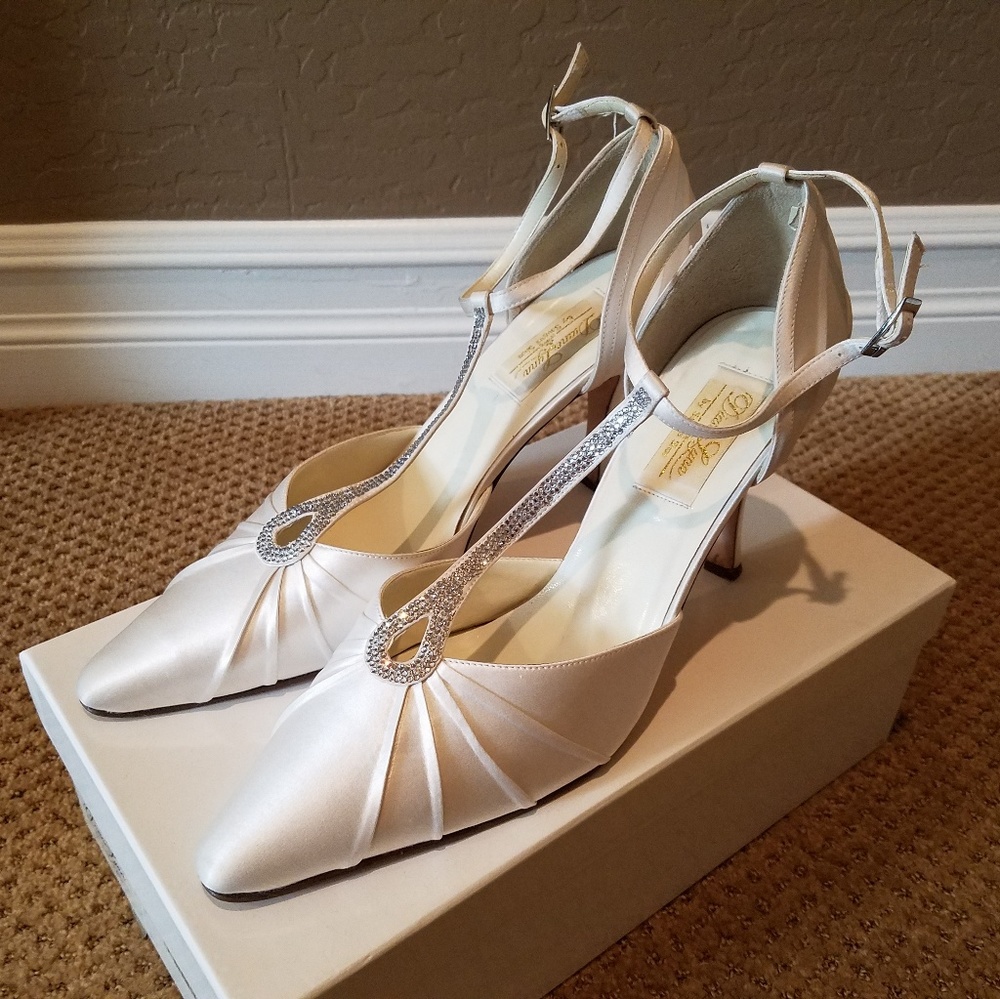 Diane Lynn Angelina Heel